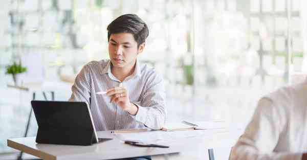 女人右眼下眼皮跳吉凶 女人晚上右眼跳是什么预兆